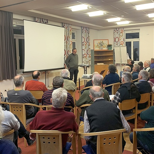 Sozialstammtisch mit Pete Hämmerle vom Int. Versöhnungsbund / mensch & arbeit Sozialstammtisch mit Pete Hämmerle vom Int. Versöhnungsbund