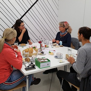 Frühstück nach der Verteilaktion zum Frühschichtwechsel