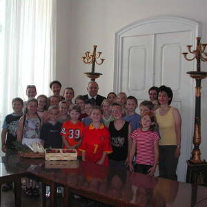          Kinder der Volksschule Alkoven zu Besuch im Bischofshof  