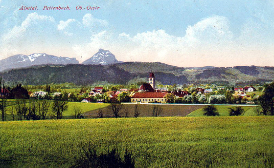 Ansicht von Pettenbach mit dem Pfarrhof und der Pfarrkirche um 1900