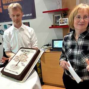 Markus und Barbara mit Geburtstagstorte