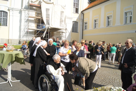 GratulantInnen mit dem Jubilar P. Nivard Volkmer / Foto: Stift Engelszell                       