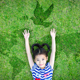 Nach Friede sehnen wir uns alle; besonders zur Weihnachtszeit. Wer den Blick auf das Weltgeschehen richtet, könnte meinen: Weltfriede ist so visionär wie manche Kinderträume. / shutterstock/P. Chinnapong Nach Friede sehnen wir uns alle; besonders zur Weihnachtszeit. Wer den Blick auf das Weltgeschehen richtet, könnte meinen: Weltfriede ist so visionär wie manche Kinderträume.