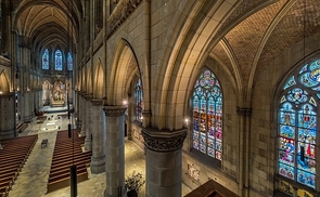 Glasfenster im Linzer Mariendom