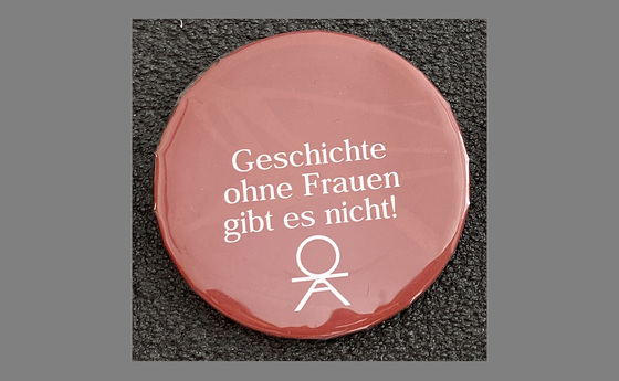 Button im Frauenarchiv Wien