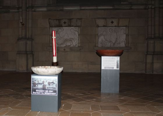 Bei den Kreuzwegstationen 9 und 10 wurde ein Gedenkort eingerichtet.