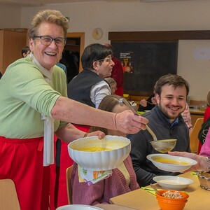 Am Menüplan standen eine Frittatensuppe, eine Karotten-Ingwersuppe, eine Kartoffelsuppe, eine Käsesuppe und eine Kürbissuppe. 