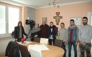 ORF-Dreharbeiten in der Pfarre Linz-St. Peter