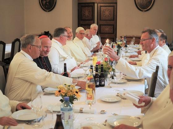 Festliches Abendessen.  