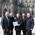Diözese Linz steigt als erste Diözese Österreichs auf 100 % zertifizierten Ökostrom um. V.l.: Mag. Alois Froschauer, Generaldirektor LINZ AG, Univ.-Prof. Dr. Michael Rosenberger, Umweltsprecher der Diözese Linz, Generalvikar DDr. Severin Lederhilger,